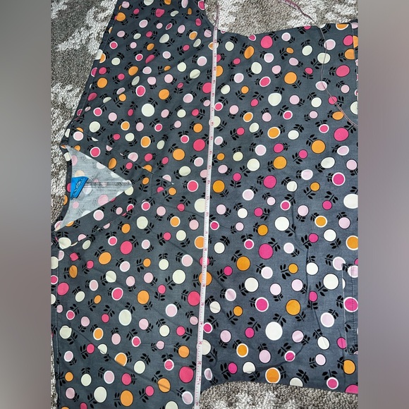 ⭐️H.Q.Scrub short sleeve top, guessing size Small⭐️Used Condition ⭐️ - Picture 5 of 9